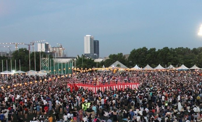 bon odori malaysia with large crowds of thousands of people surrounding the stage
