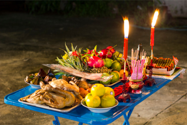 hungry ghost festival offerings, an entire feast of chicken and fruits 