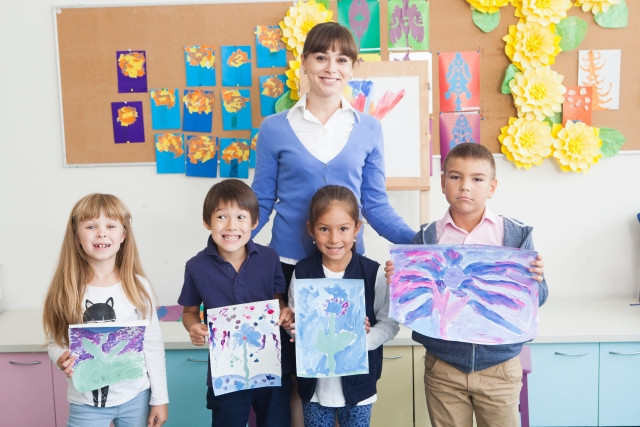 art teacher in japan at a preschool