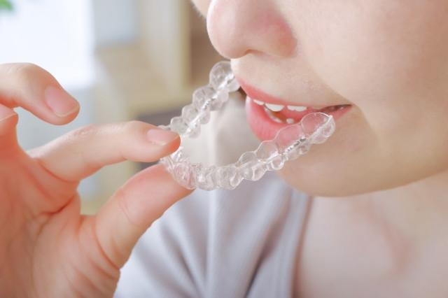 girl putting on mouthpiece