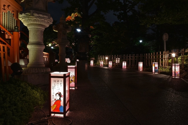 เทศกาลโคมไฟอาซากุสะ (浅草提灯祭り)