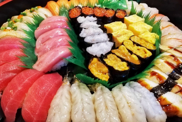 ¿Cuál es la comida famosa de Japón?  Una imagen resumida que presenta la cocina local de cada región que solo se puede encontrar en Japón.