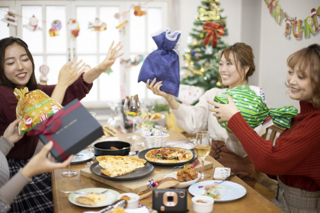 christmas gift exchange ladies party