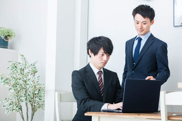 japanese salaryman guiding japanese salaryman