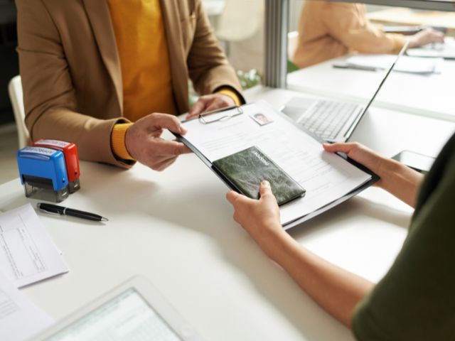 フリーランスとしてビザを取得する方法の画像