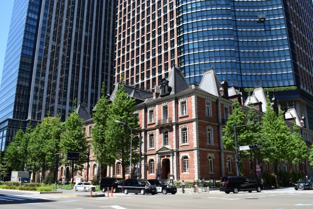 mitsubishi ichigokan museum red brick building in marunouchi