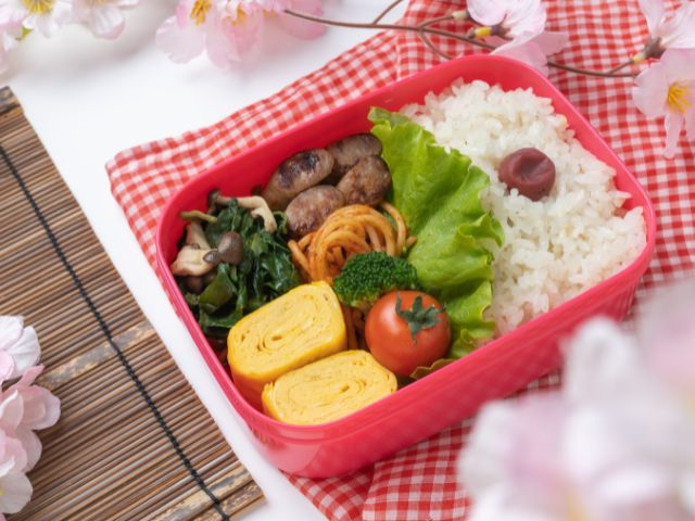 Adorable handmade hanami bento with tamagoyaki, etc.