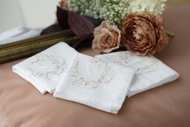 Imágenes de la cultura tradicional relacionadas con ocasiones ceremoniales japonesas.