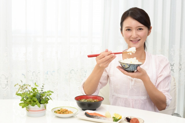 Imágenes de etiqueta japonesa que debes conocer al comer