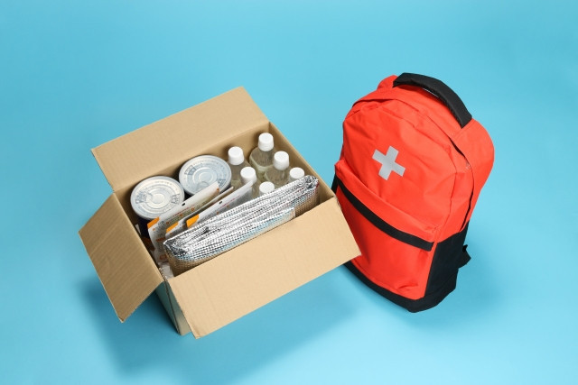 bolsa de evacuación de emergencia y reserva de comida y agua de emergencia