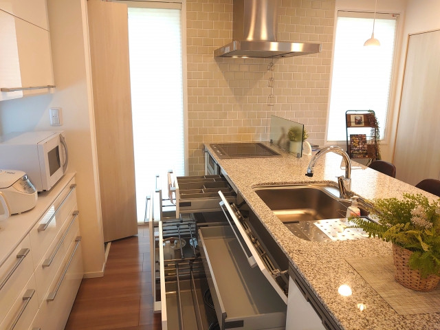 how to become an interior designer in japan