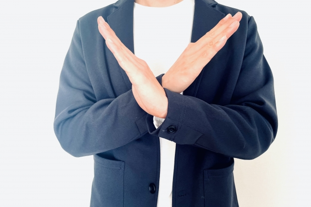 Imágenes de la diferencia entre tatemae y mentiras.