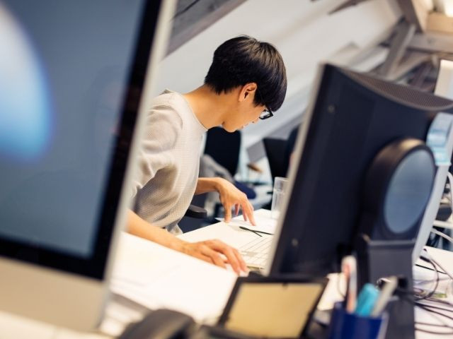 Imágenes de trabajos en los que se pueden utilizar las habilidades y cualificaciones informáticas