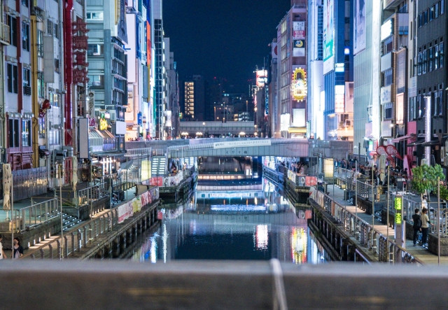 Imagen del encanto de Osaka que visitan muchos turistas extranjeros
