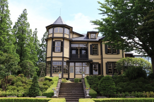 Esta imagen muestra la primera cervecería de Japón de la era Meiji.