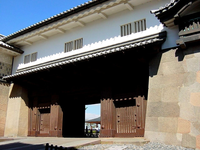 Puerta Kahoku de madera del castillo de Kanazawa