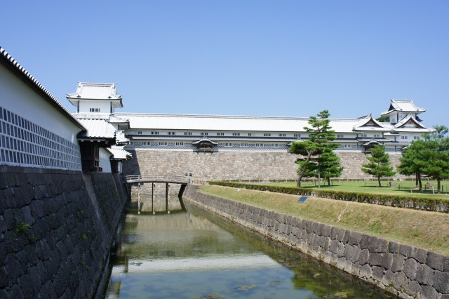 Foso del castillo del castillo de Kanazawa
