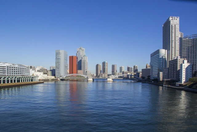 Imágenes de edificios históricos en las regiones de Kanto y Chubu.