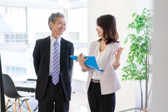 Imágenes de saludos japoneses utilizados en los negocios.