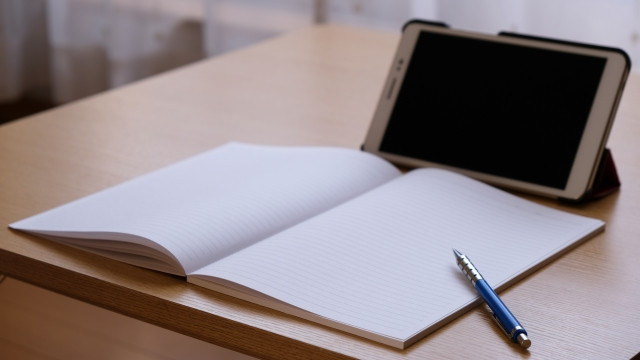 Imágenes de aplicaciones y sitios que pueden usarse para estudiar japonés.