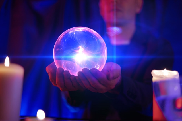 12. Imagen de adivinación de bola de cristal.