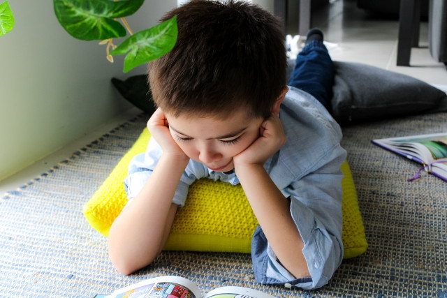 Imágenes de diferencias entre manga japonés y extranjero.