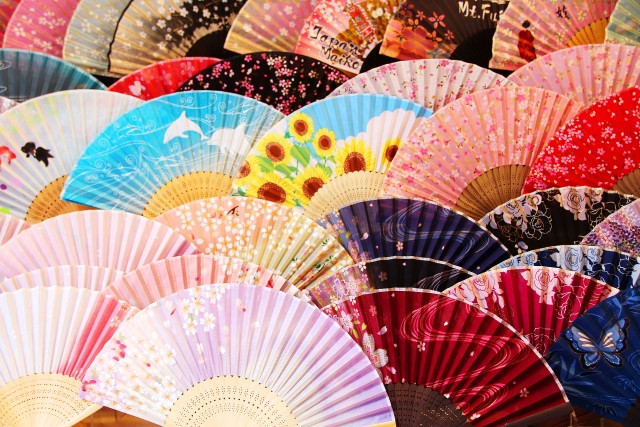 Imágenes de muchos souvenirs que te dan una idea de Japón.