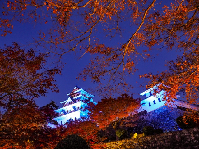 Imágenes de historias de fantasmas japonesas relacionadas con ruinas de castillos