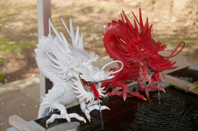 Red and white dragon statues