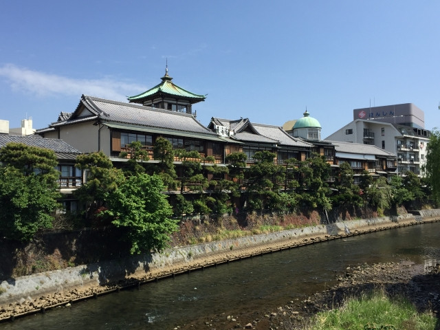 Former onsen ryokan Tokaikan along the river