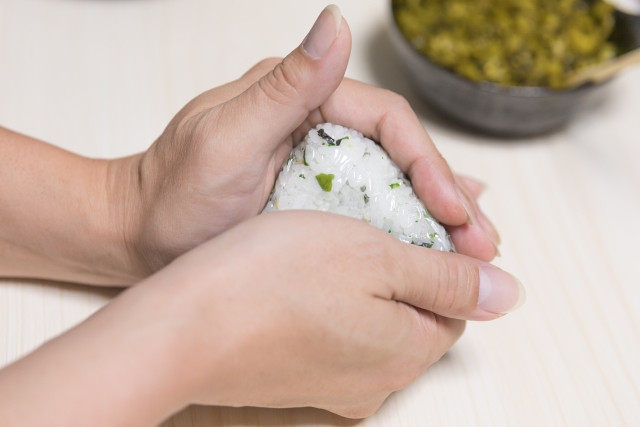 Shaping an onigiri.
