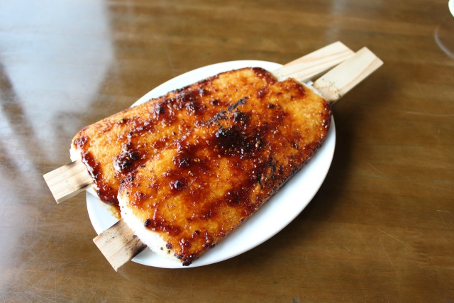 2 sticks of gohei mochi