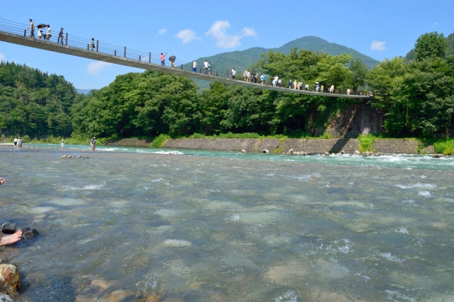 Visitors crossing Deai Bridge
