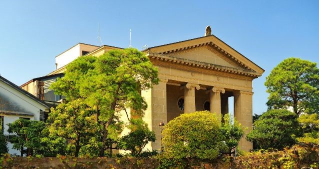 Ohara Museum of Art Building with tall Greek columns 
