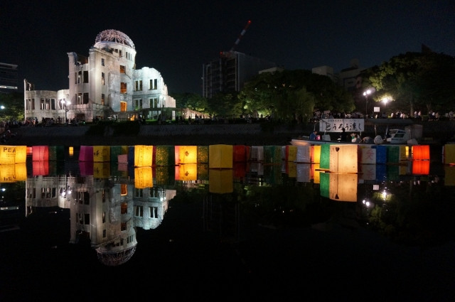 Hiroshima peace memorial park lantern floating