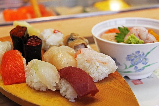 Sushi platter and mini kaisen-don
