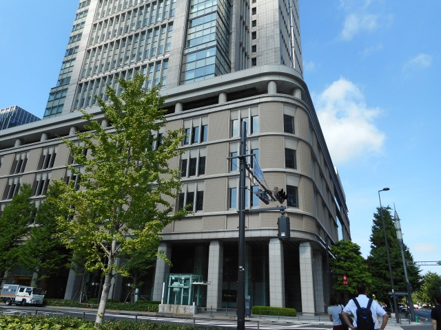 Grand Marunouchi Building on a sunny day