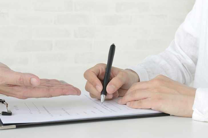 日本で就職する外国人留学生は在留資格の変更が必要の画像