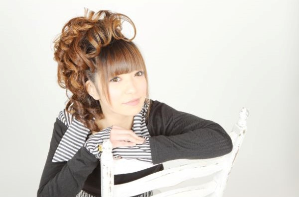 Girl rocking the Neo-Gyaru look