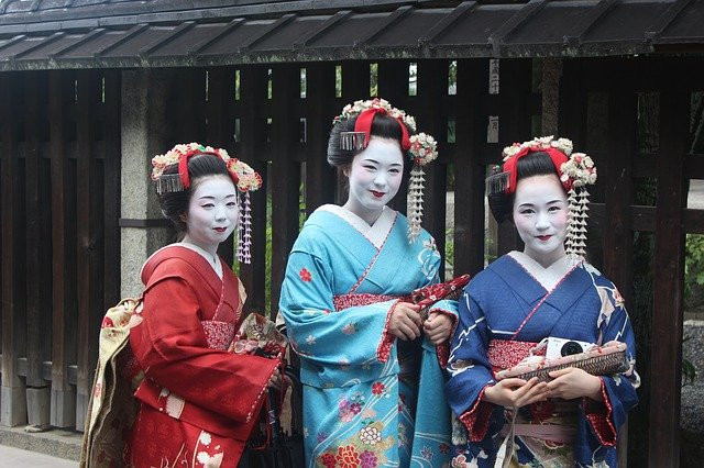Three beautiful geishas