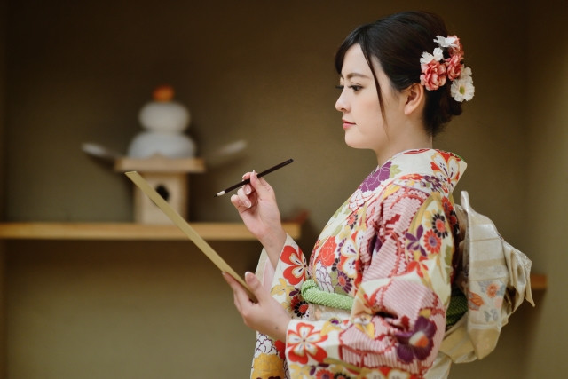 kimono lady writing haiku
