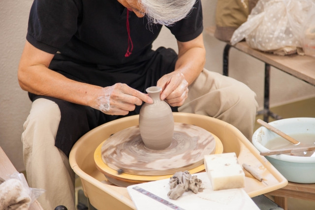 master craftsman making japanese pottery