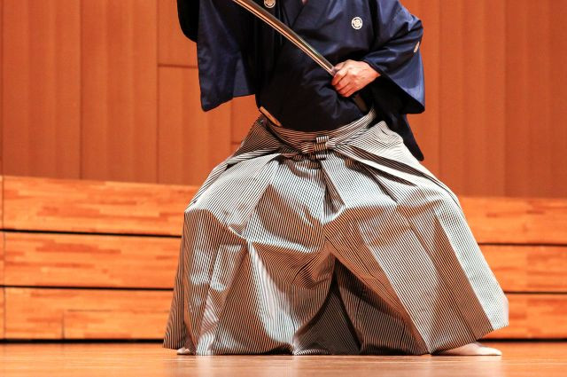 hakama wearing man drawing sword from his hip
