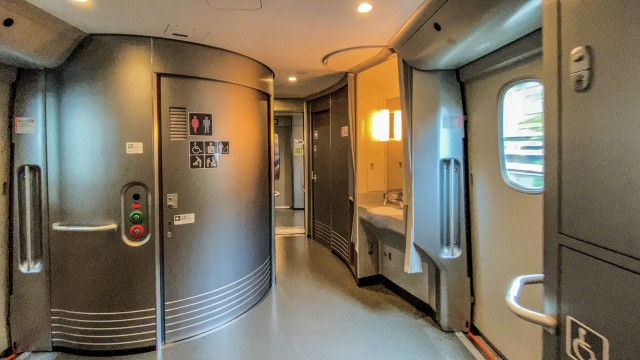 Amenities and Services Onboard the Shinkansen