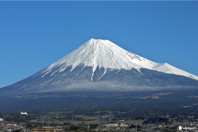 วิวภูเขาไฟฟูจิบนรถไฟชินคันเซ็น