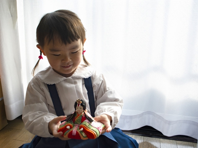 Origins of the Dolls Festival: hina-asobi meaning doll play