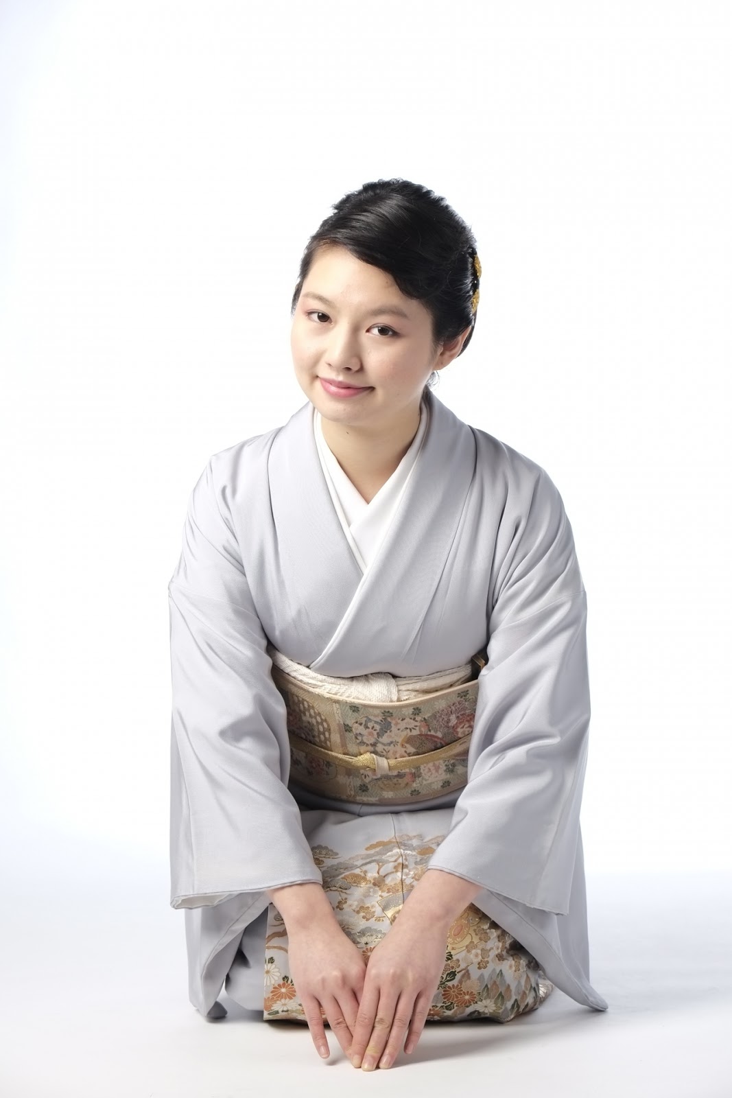 Người phụ nữ mặc kimono